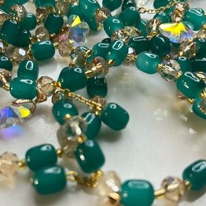 #152 NIP 12PCS Elegant Green and Gold Beaded Bracelet